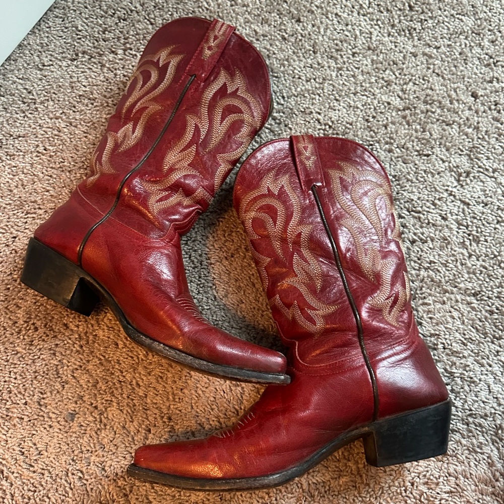 Red cowboy boots size 10